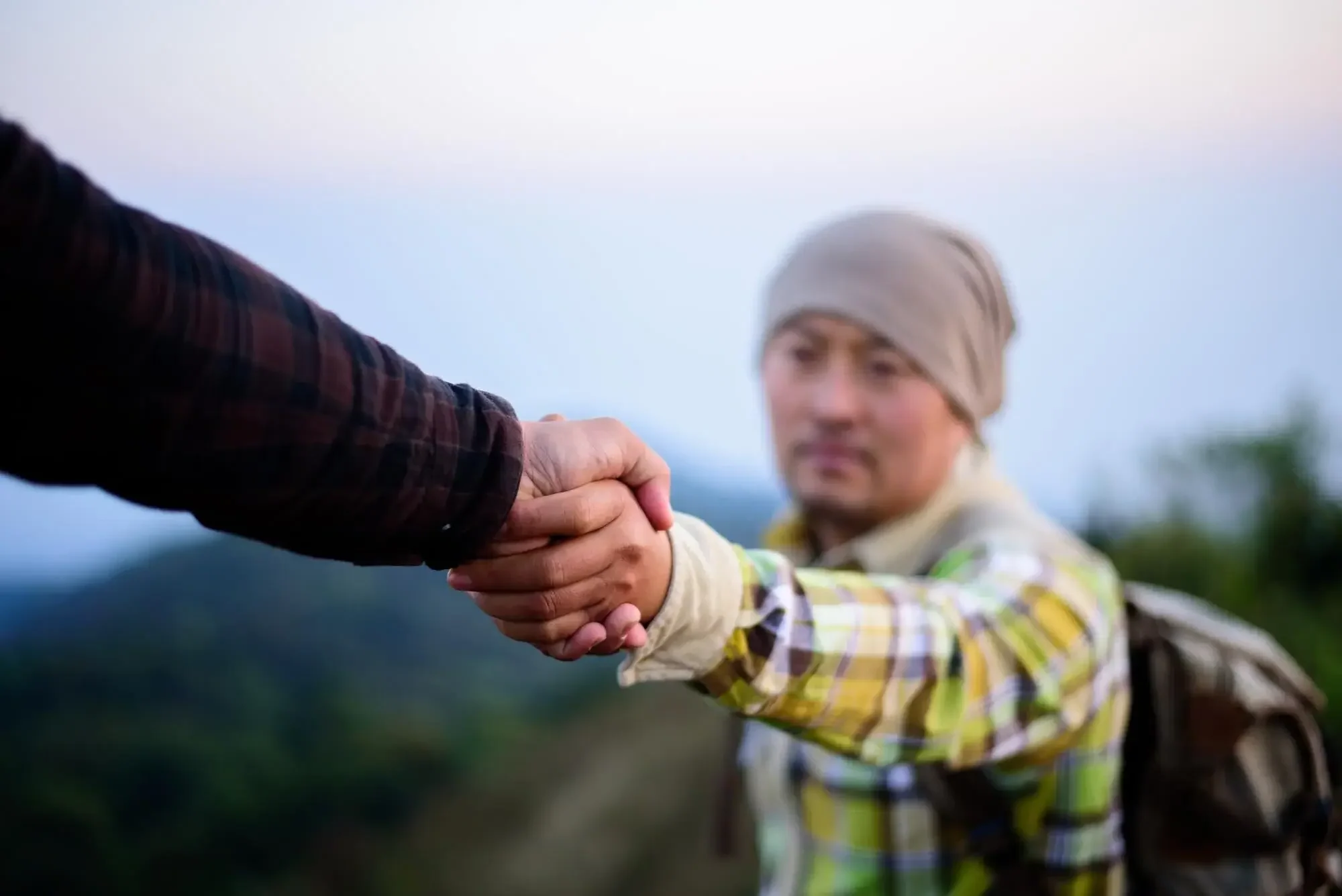 A reassuring handshake represents the supportive community found in heroin addiction treatment in Missouri.