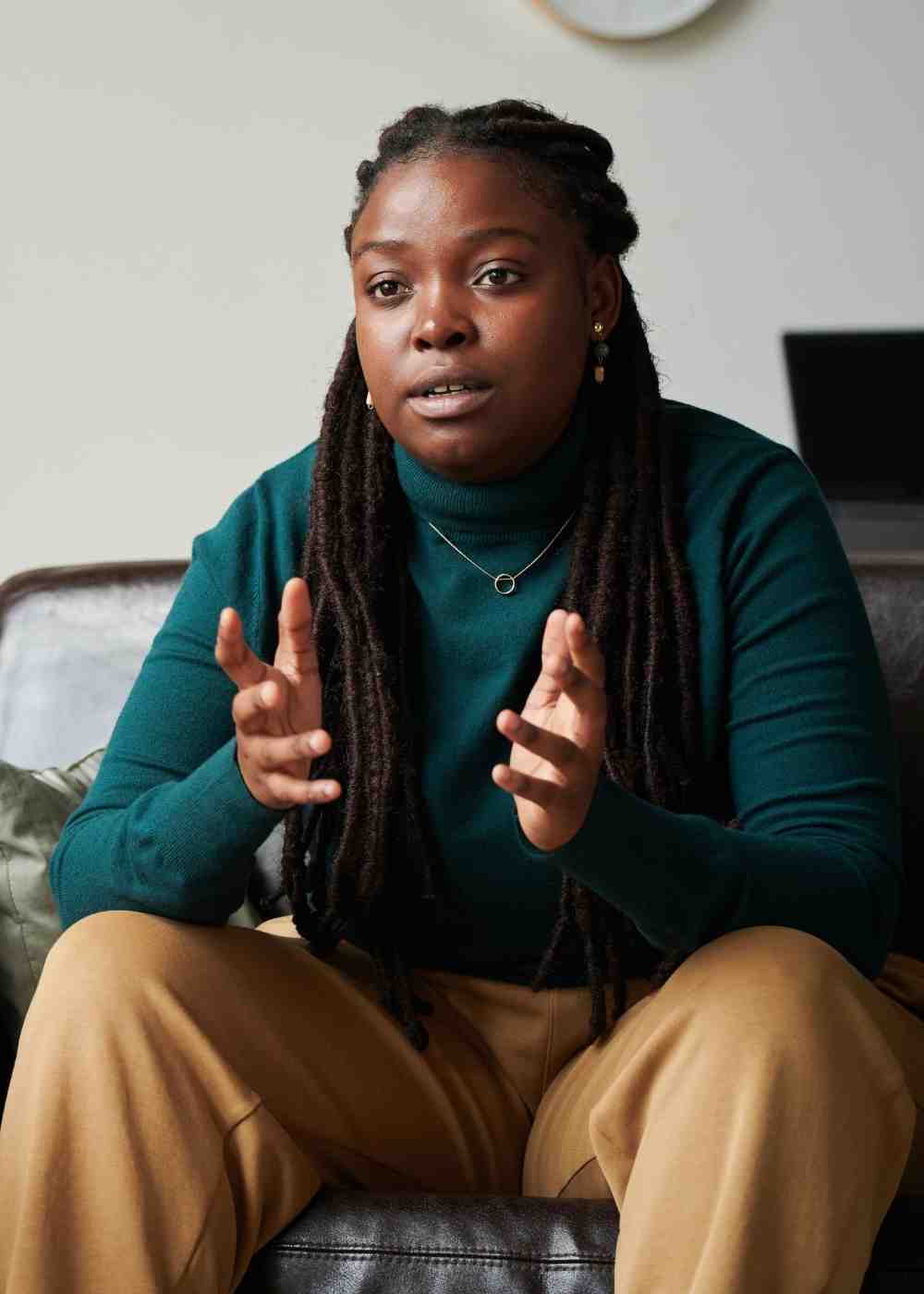 Therapist explaining addiction treatment and insurance options during consultation